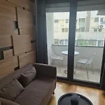 아파트 Vortex Near The Park